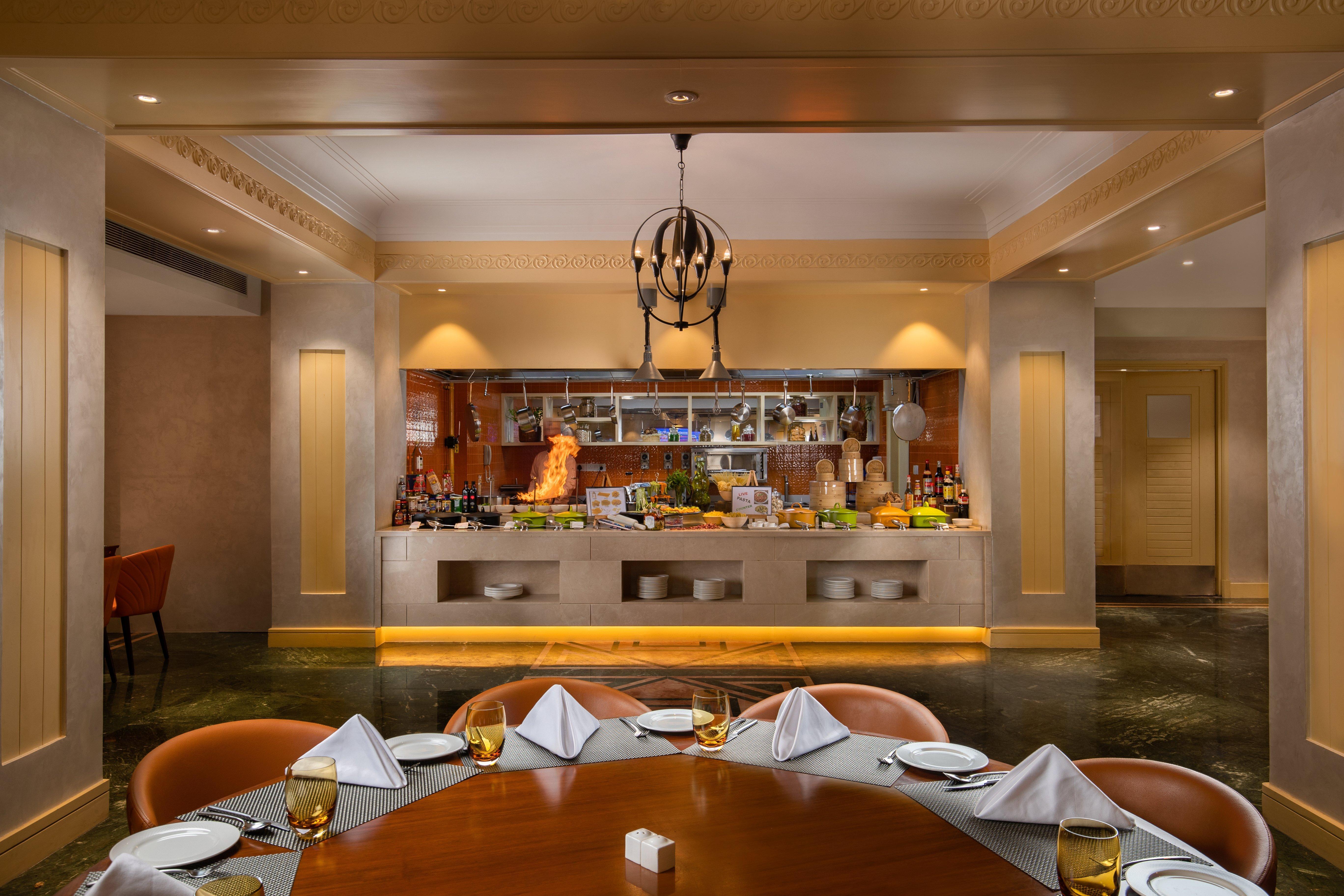 Holiday Inn Agra Mg Road An Ihg Hotel Exterior foto The open kitchen at the restaurant