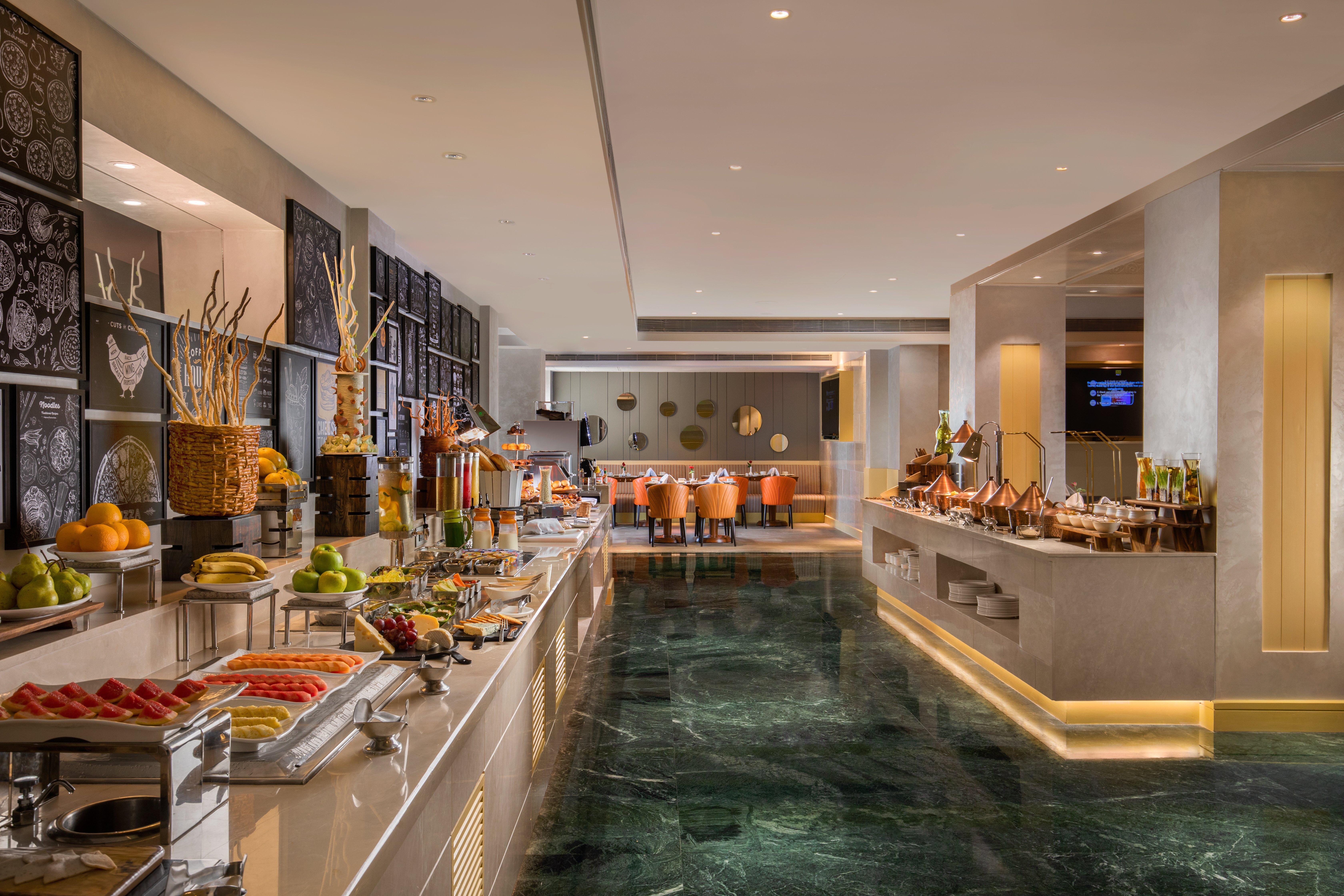 Holiday Inn Agra Mg Road An Ihg Hotel Exterior foto The buffet at the hotel