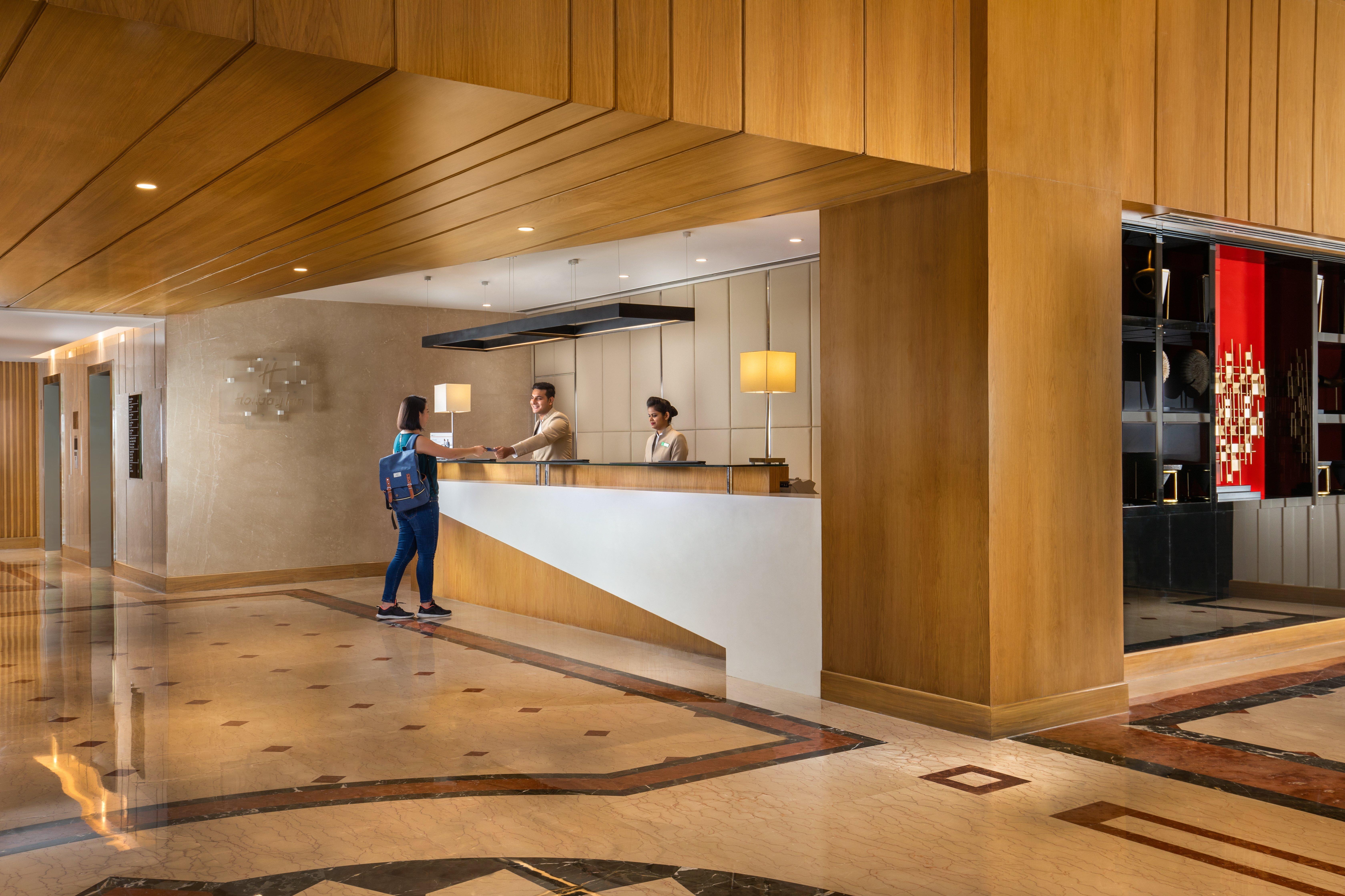 Holiday Inn Agra Mg Road An Ihg Hotel Exterior foto The lobby of the hotel