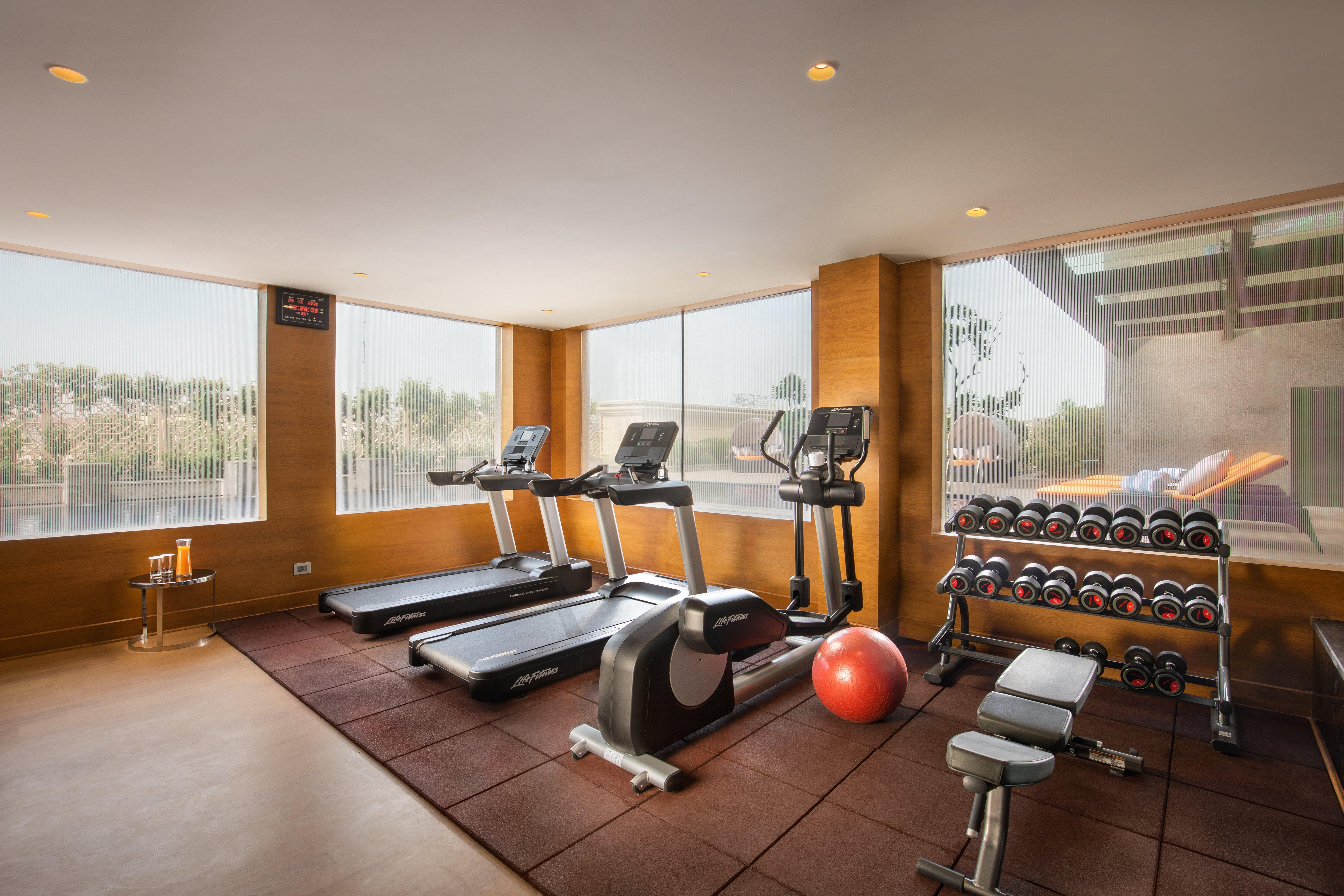 Holiday Inn Agra Mg Road An Ihg Hotel Exterior foto The gym at the hotel