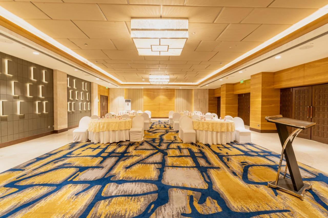 Holiday Inn Agra Mg Road An Ihg Hotel Exterior foto The ballroom