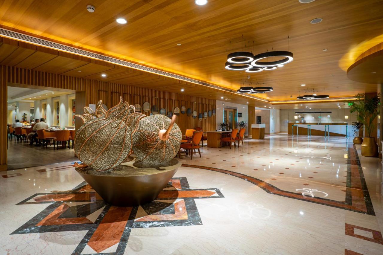 Holiday Inn Agra Mg Road An Ihg Hotel Exterior foto The lobby of the hotel