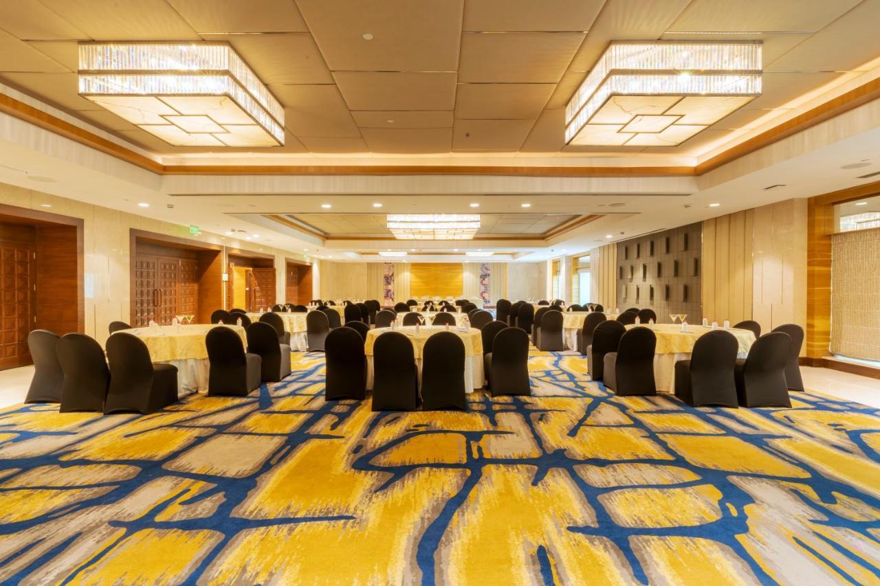 Holiday Inn Agra Mg Road An Ihg Hotel Exterior foto The ballroom