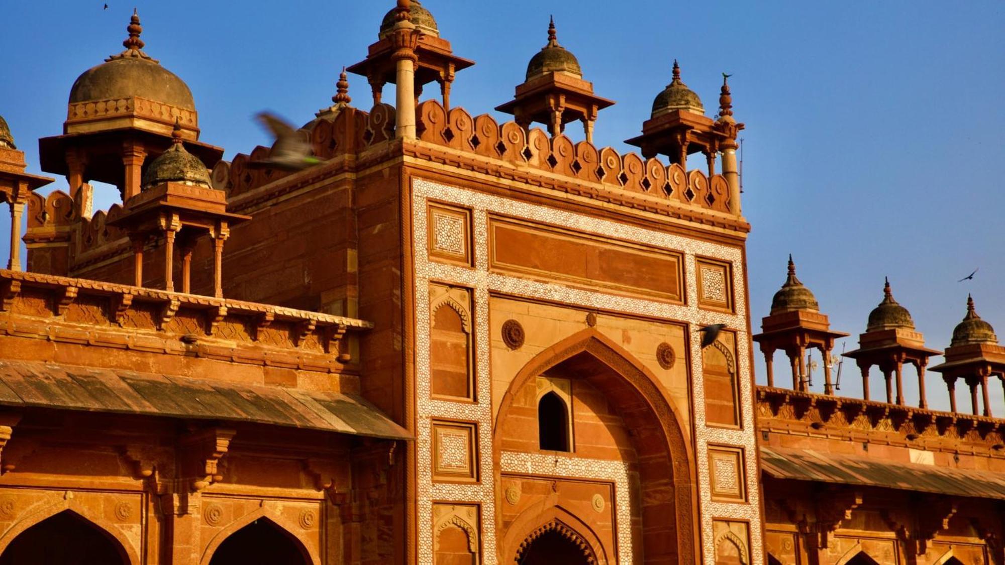 Holiday Inn Agra Mg Road An Ihg Hotel Exterior foto The Naubat Khawab Gate